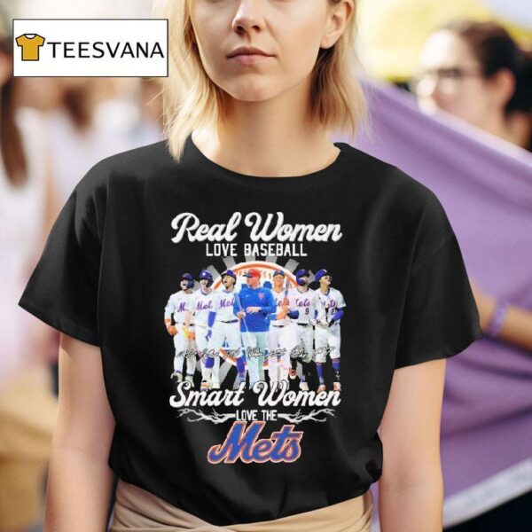Real Women Love Football Smart Women Love The New York Mets Signatures T Shirt