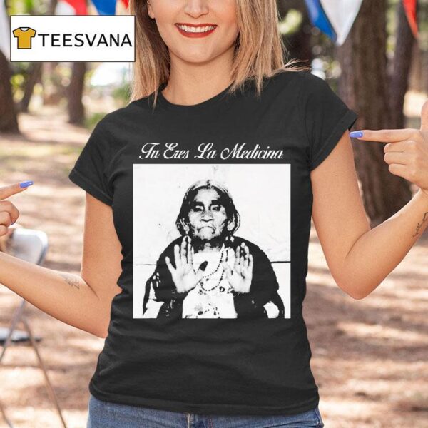 Top Tu Eres La Medicina T Shirt