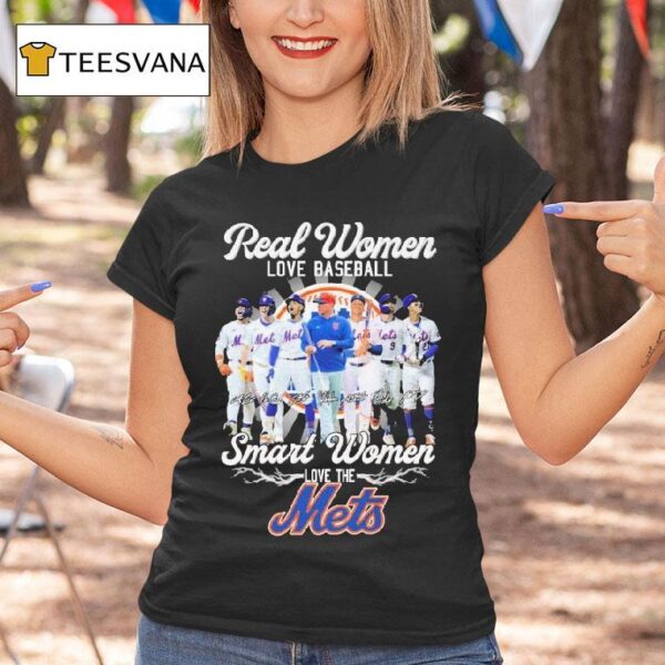 Real Women Love Football Smart Women Love The New York Mets Signatures T Shirt