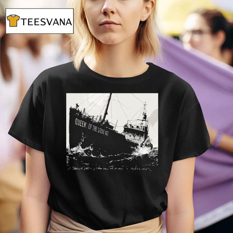  Queens Of The Stone Age August   In Portsmouth Uk T Shirt