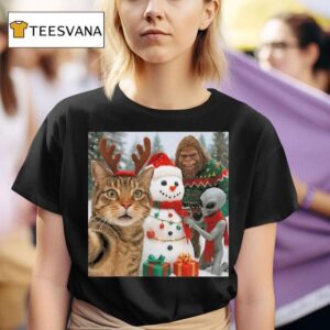 Christmas Cat Selfie With Bigfoot Alien Snowman T Shirt