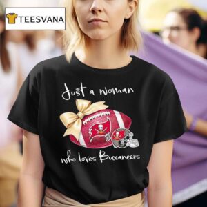 Just A Woman Who Loves Tampa Bay Buccaneers Gold Bow Helme T Shirt