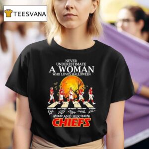 Never Underestimate A Woman Who Loves Fall And Her Kansas City Chiefs Walking Across Halloween T Shirt