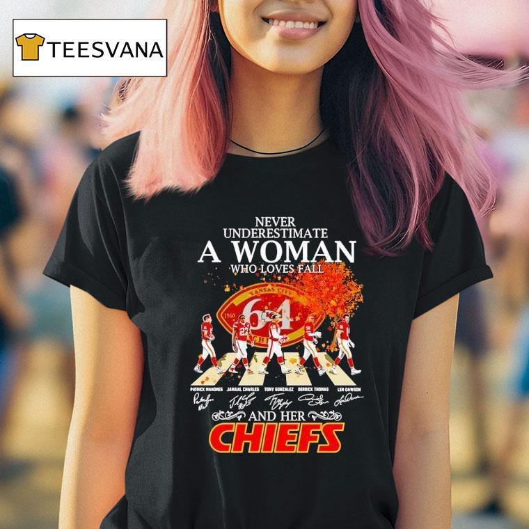 Never Underestimate A Woman Who Loves Fall And Her Kansas City Chiefs Walking Across Signatures T Shirt Never Underestimate A Woman Who Loves Fall And Her Kansas City Chiefs Walking Across Signatures T Shirt