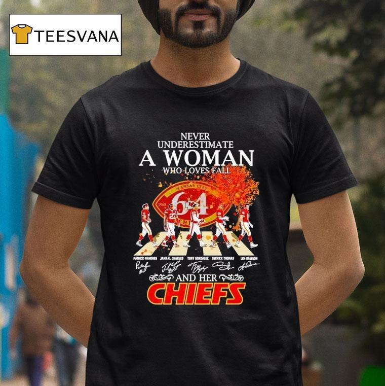Never Underestimate A Woman Who Loves Fall And Her Kansas City Chiefs Walking Across Signatures T Shirt Never Underestimate A Woman Who Loves Fall And Her Kansas City Chiefs Walking Across Signatures T Shirt