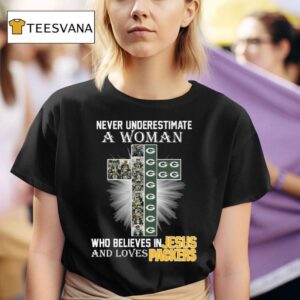 Never Underestimate A Woman Who Believes In Jesus And Loves Green Bay Packers T Shirt